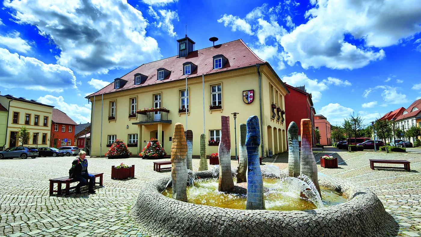 Marktplatz mit Rathaus Marktplatz mit Rathaus